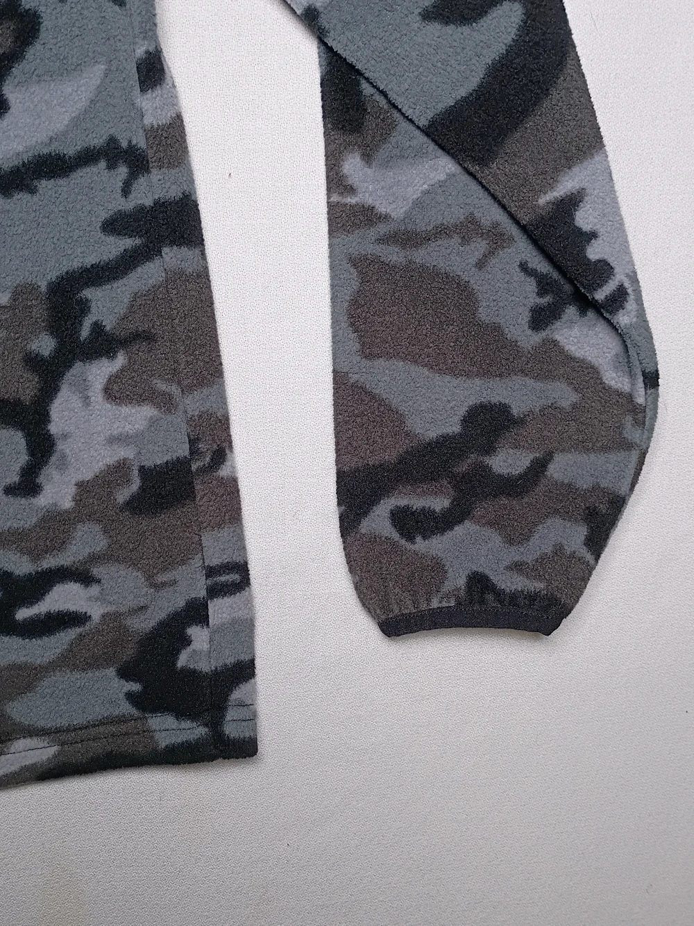 Under Armour Youth Pullover 1/4 Zip Fleece Camouflage Large Gray